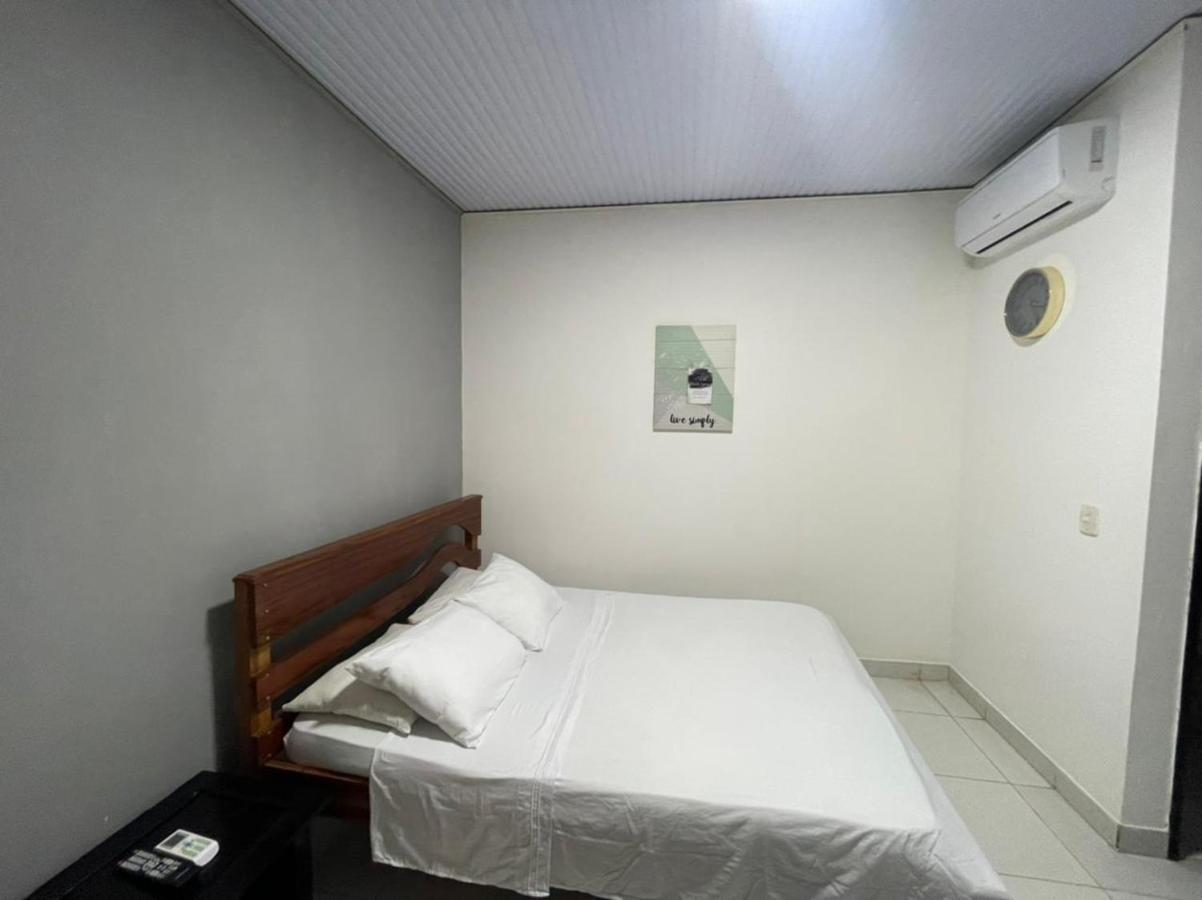 Hotel Estadio Expres Leticia Exterior photo