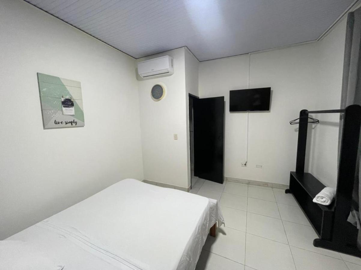 Hotel Estadio Expres Leticia Exterior photo